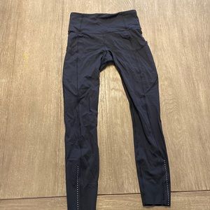 Lululemon yoga pants size 4 women’s